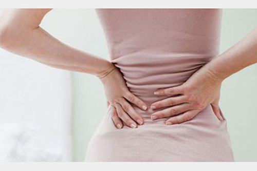 Dấu hiệu mang thai dễ nhận biết là đau lưng